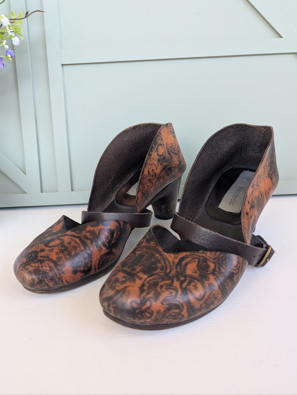 Muñoz Vrandecic Brown Patterned Leather Cutout Heels with Strap